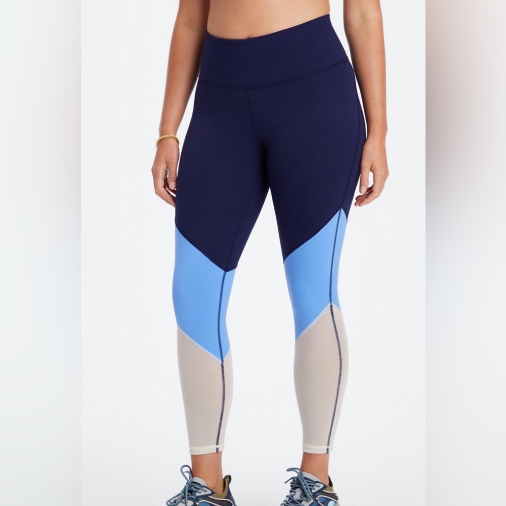 🏃🏽‍♀️Fabletics 🤍 3 BUNDLE Leggings - Picture 2 of 8